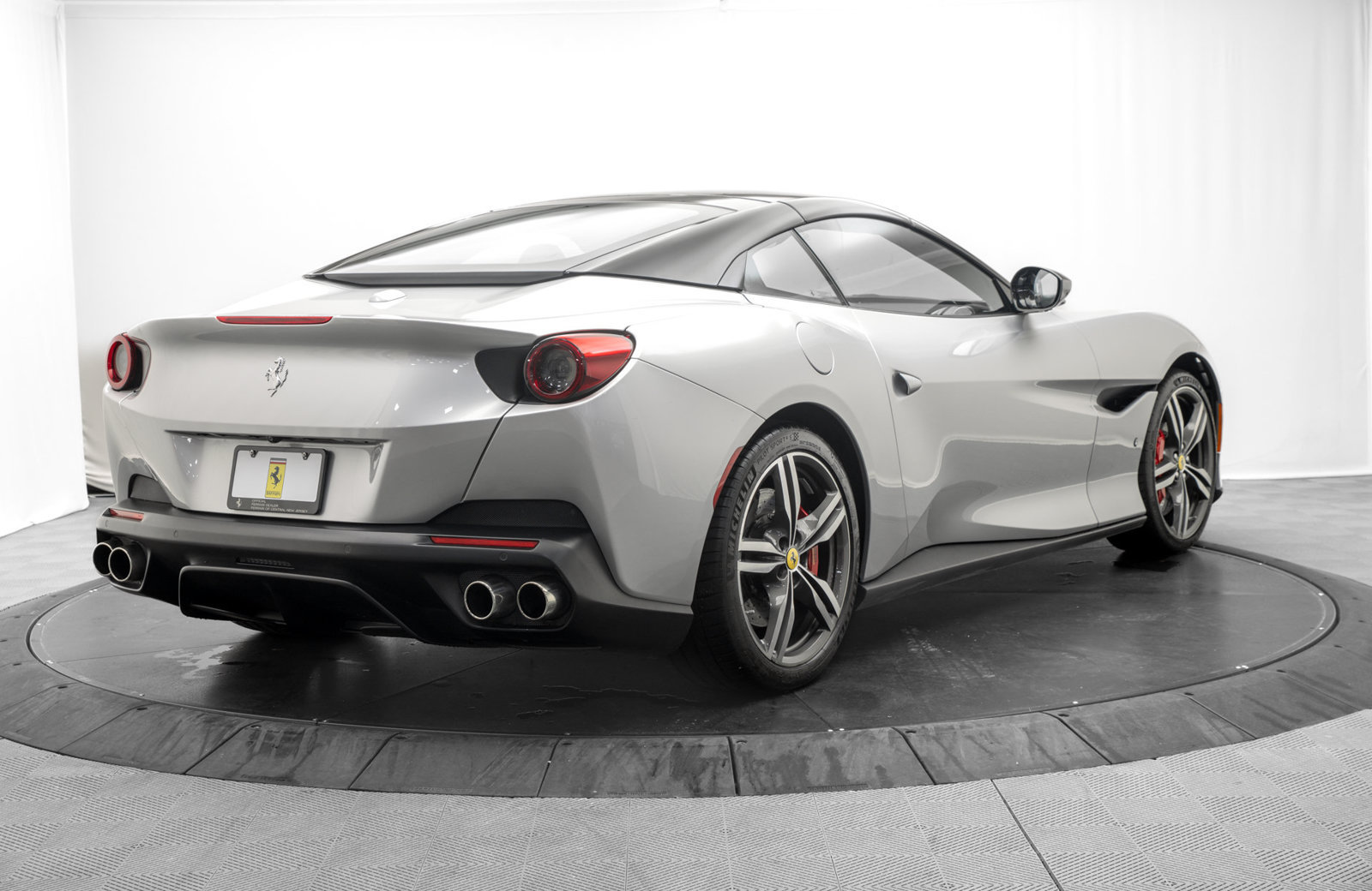 Used 2019 Ferrari Portofino RWD image 15