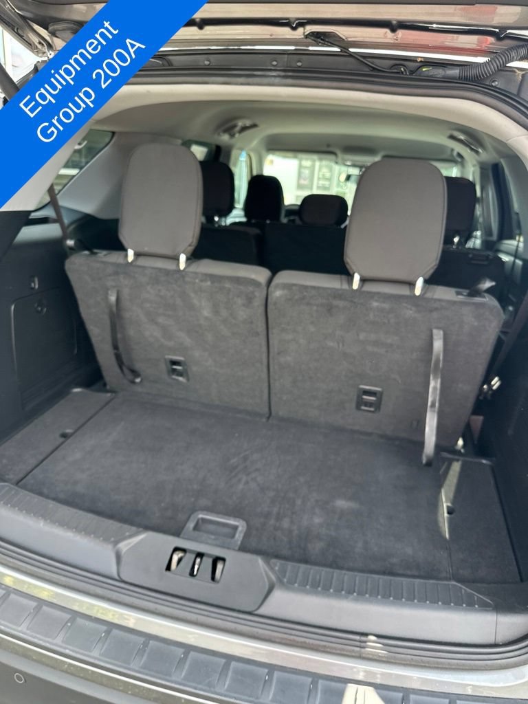 Used 2024 Ford Explorer XLT AWD/4WD image 5
