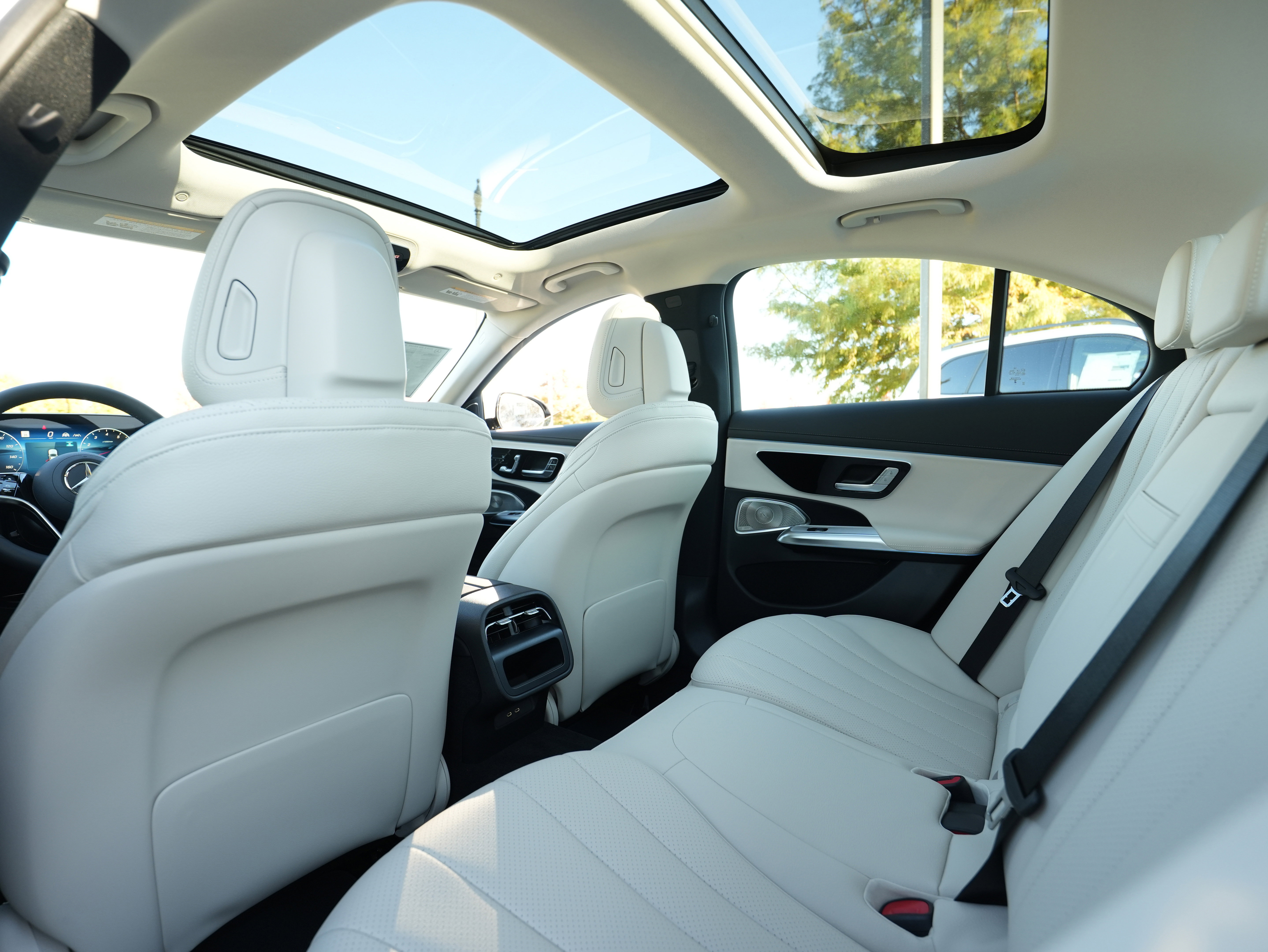 New 2026 Mercedes-Benz E 350 4MATIC Sedan image 38