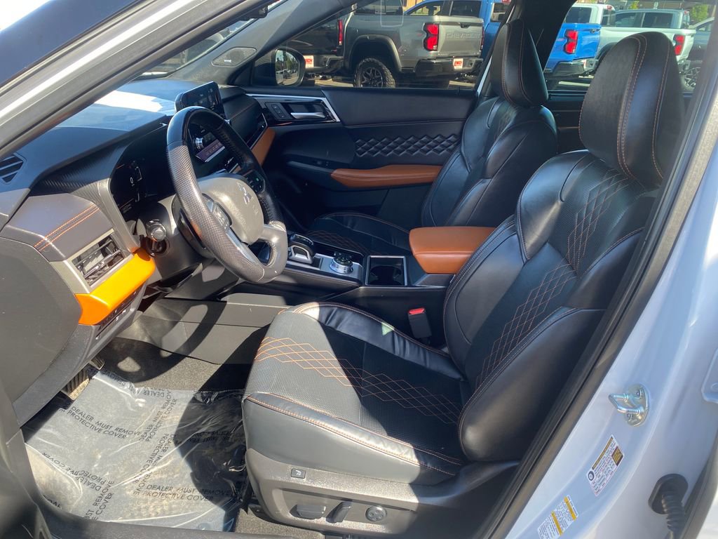 Used 2023 Mitsubishi Outlander SEL AWD/4WD image 9