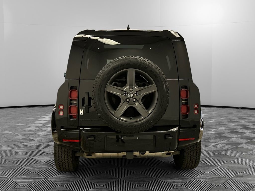 Used 2024 Land Rover Defender 110 X-Dynamic SE image 4