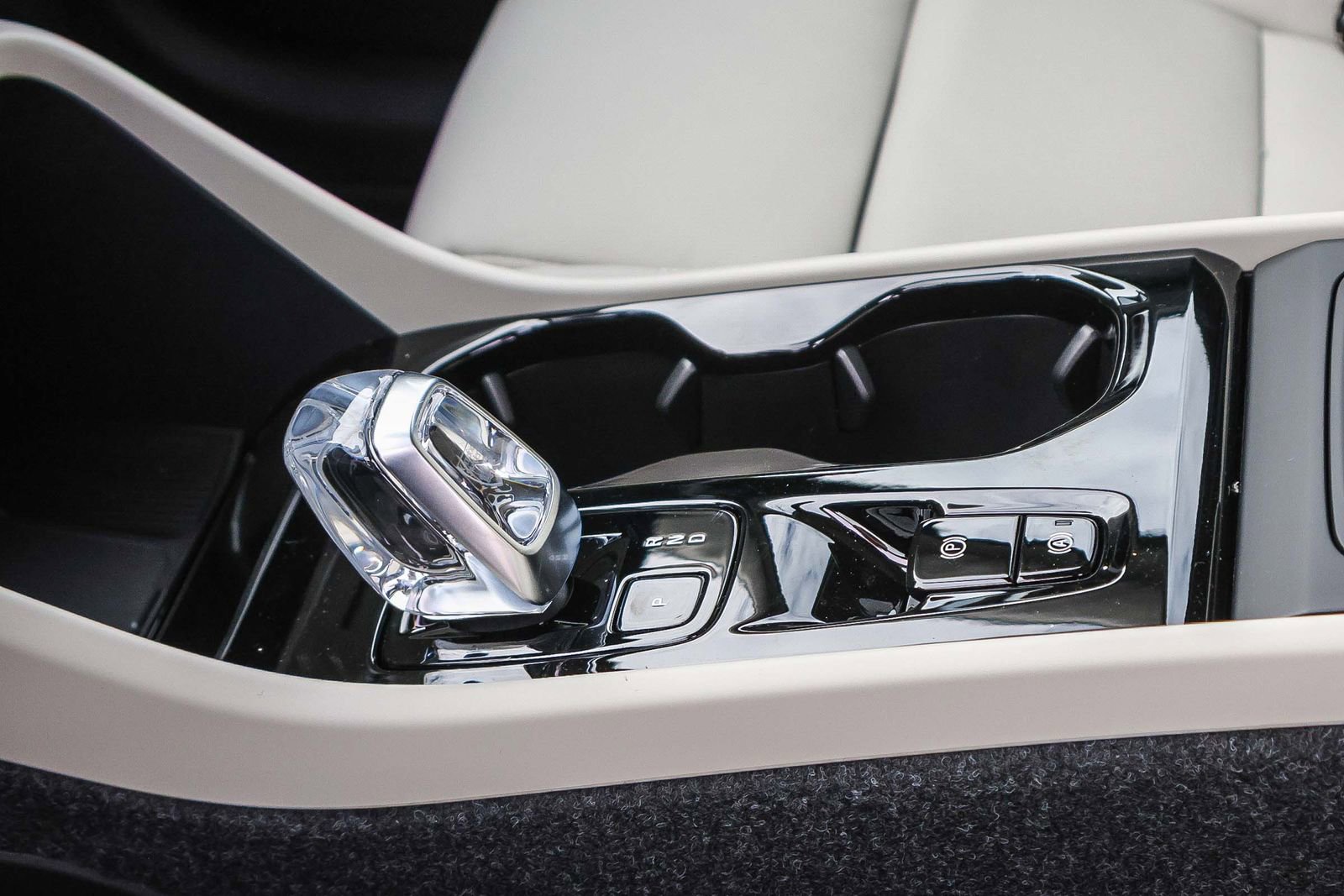 New 2026 Volvo XC40 B5 Ultra w/ Climate Package image 29