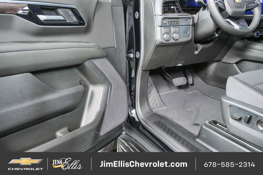 New 2026 Chevrolet Suburban LS RWD image 8