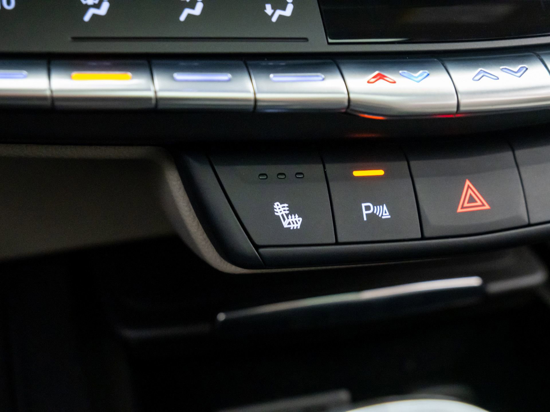 Certified 2023 Cadillac XT4 Luxury w/ Cold Weather Package image 32