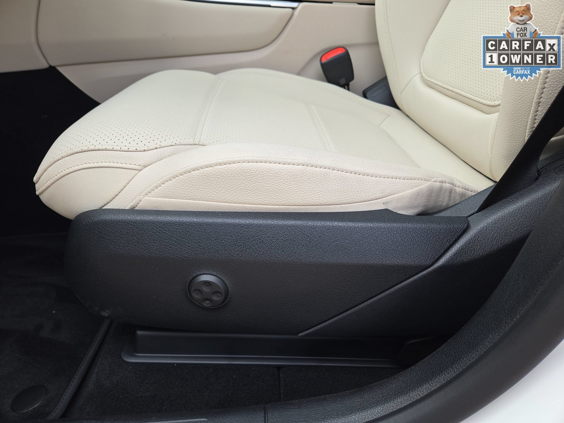 Certified 2025 Mercedes-Benz GLC 300 image 17