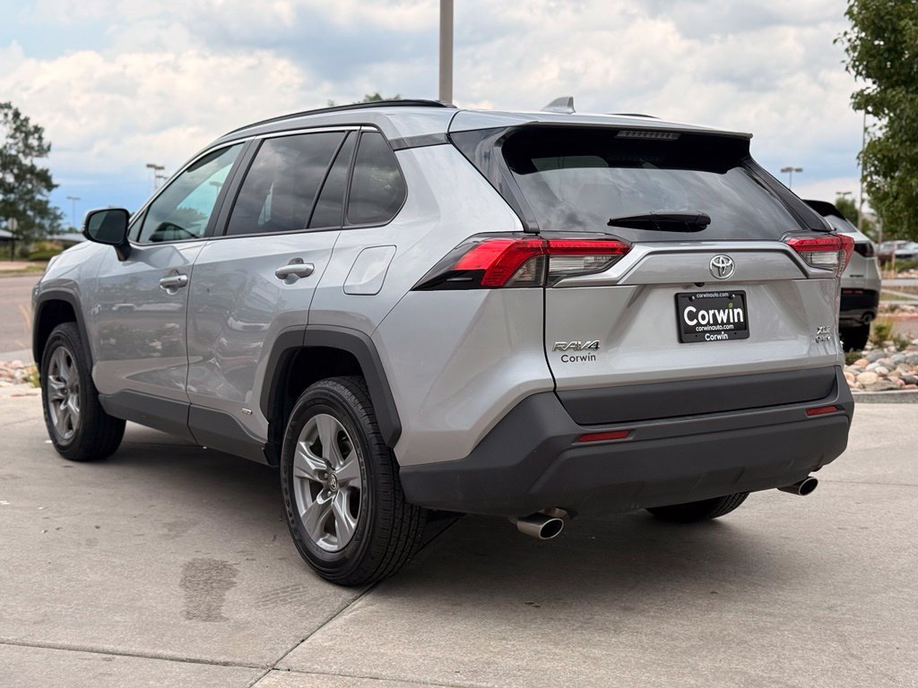 Used 2025 Toyota RAV4 XLE AWD/4WD image 7