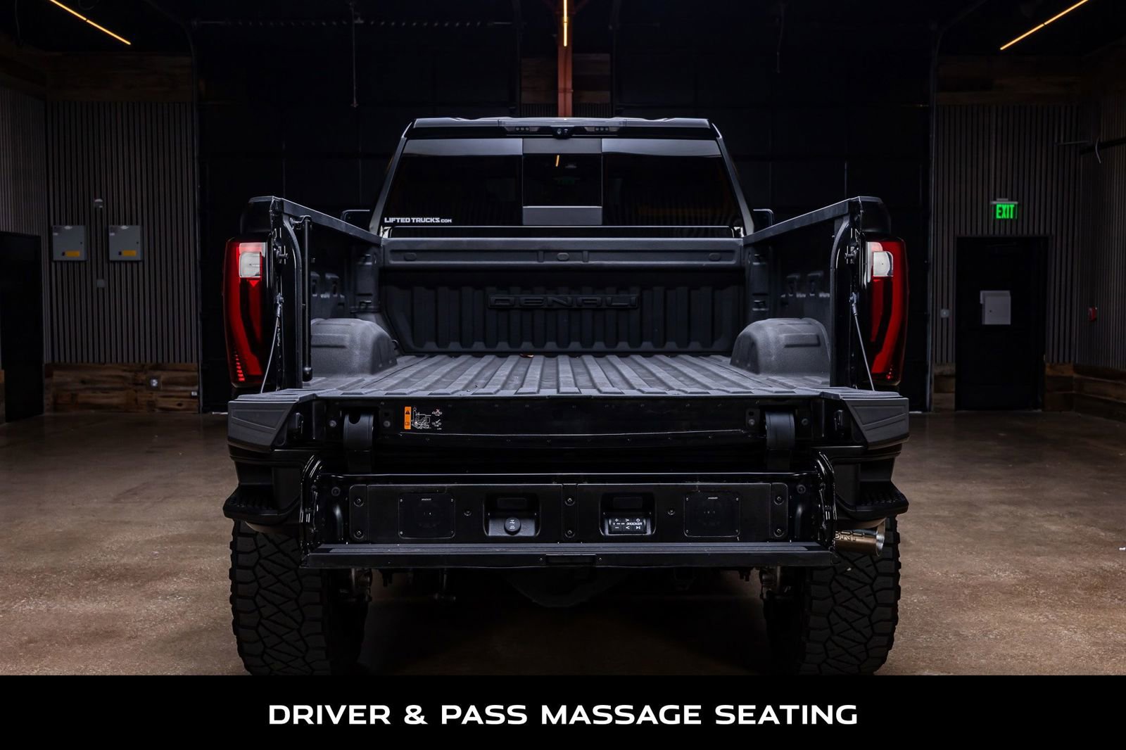 Used 2024 GMC Sierra 2500 Denali Ultimate image 8