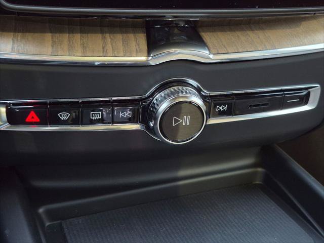 New 2027 Volvo XC60 B5 Plus AWD/4WD image 9
