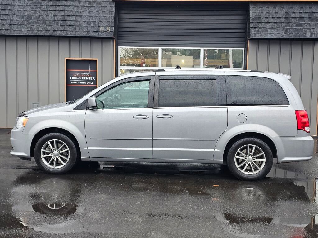 Used 2015 Dodge Grand Caravan American Value Package FWD image 2