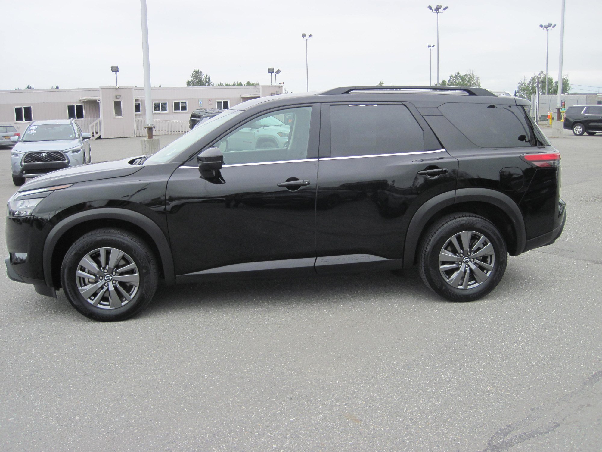 Used 2025 Nissan Pathfinder SV AWD/4WD image 9