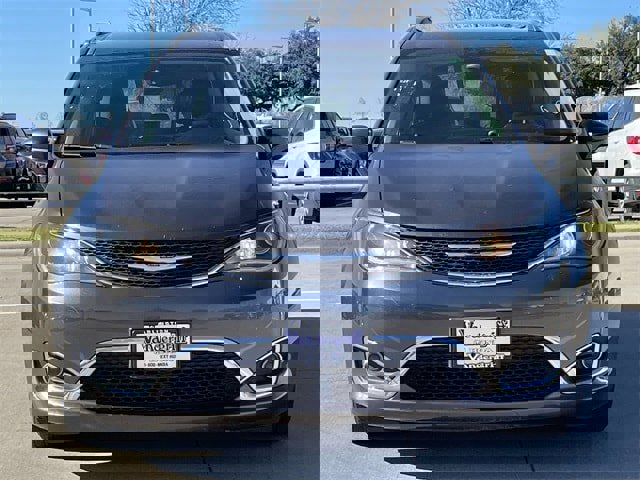 Used 2017 Chrysler Pacifica Touring-L Plus image 6