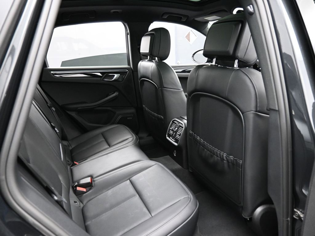 Certified 2025 Porsche Macan image 28