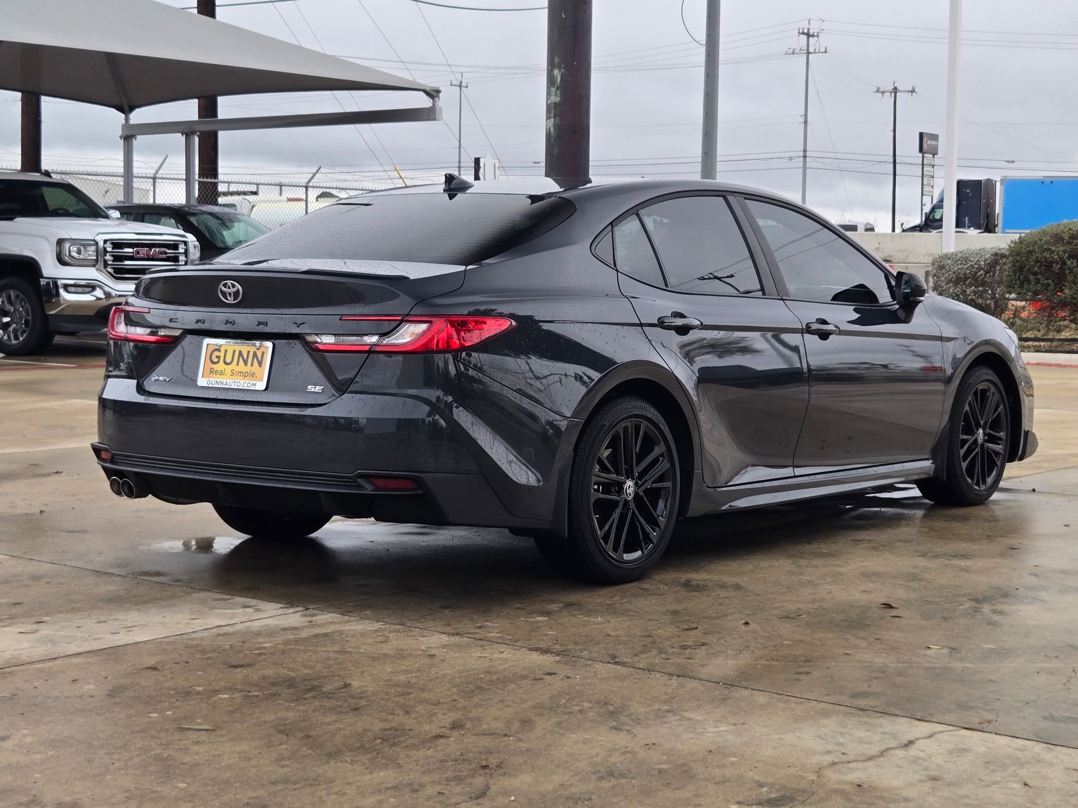 Used 2025 Toyota Camry SE image 3