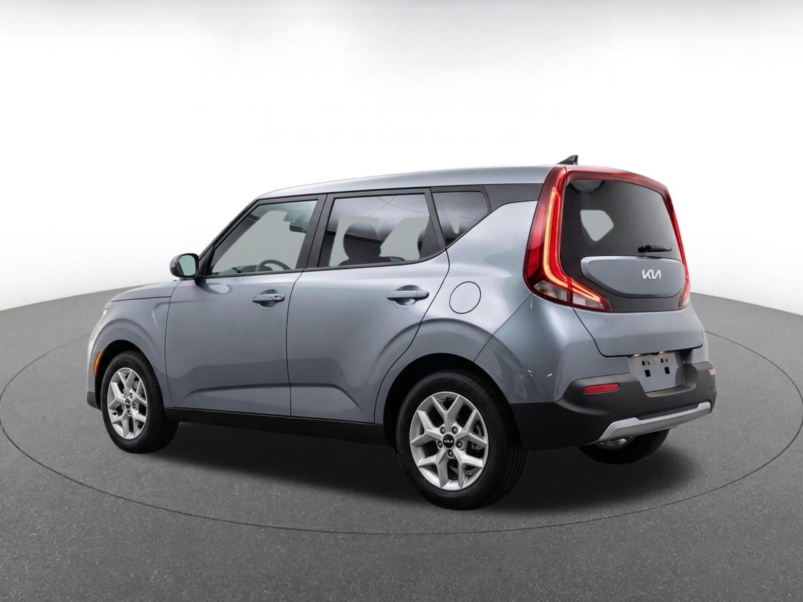 Used 2025 Kia Soul LX w/ LX Technology Package FWD image 5