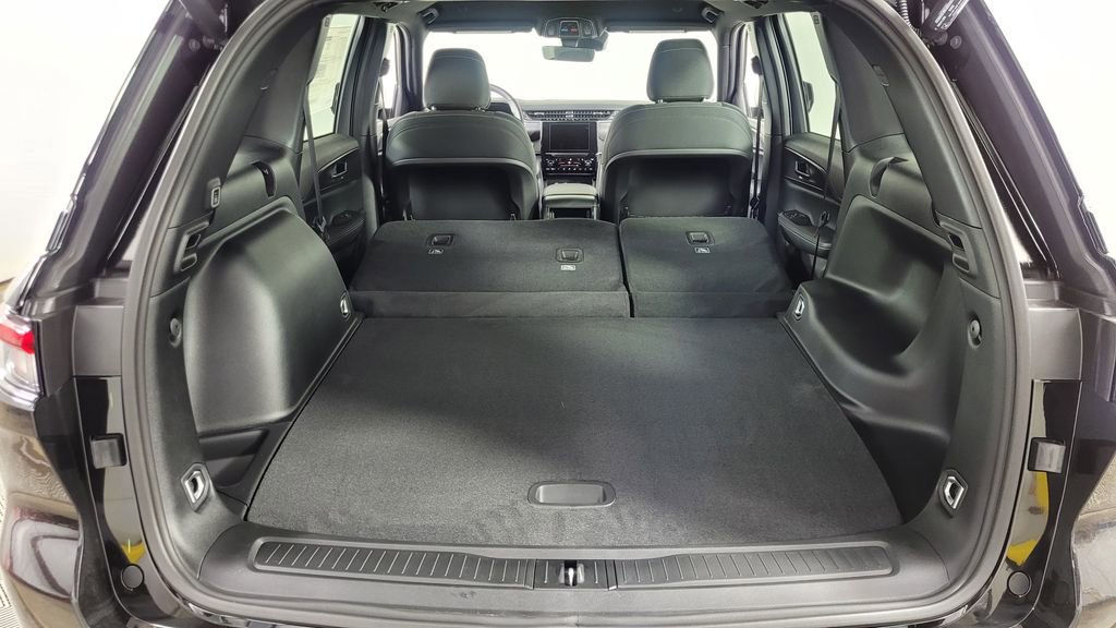 New 2025 Jeep Grand Cherokee Laredo w/ Luxury Tech Group I image 11