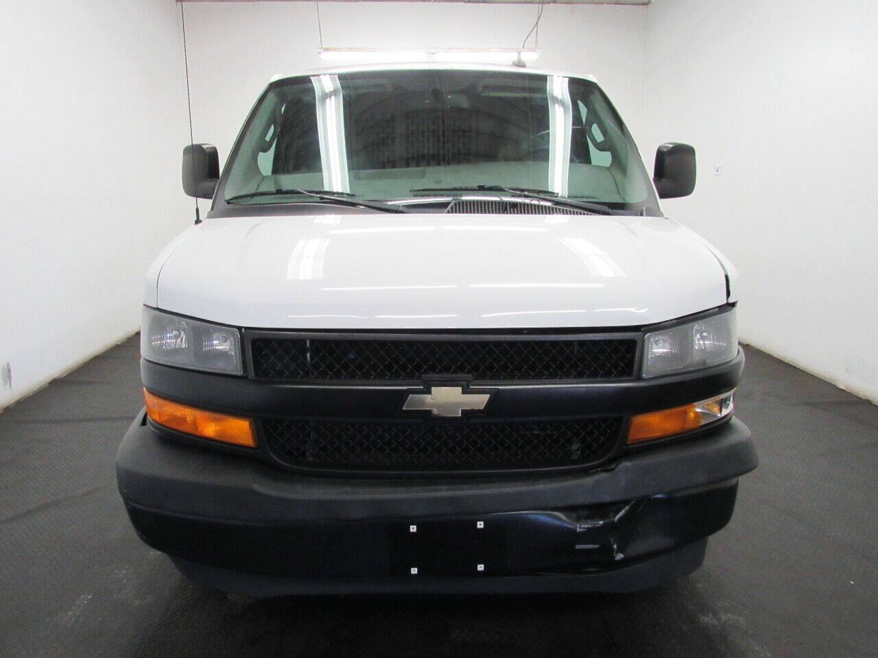 Used 2019 Chevrolet Express 2500 RWD image 2