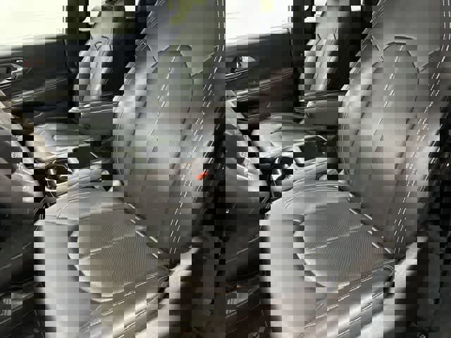 Used 2025 Chrysler Pacifica Select image 10