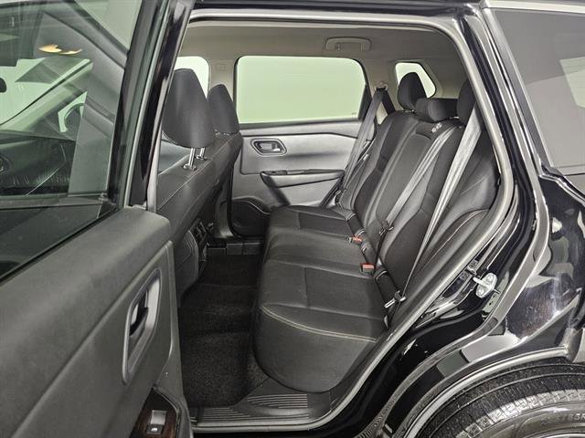 Used 2024 Nissan Rogue S image 20