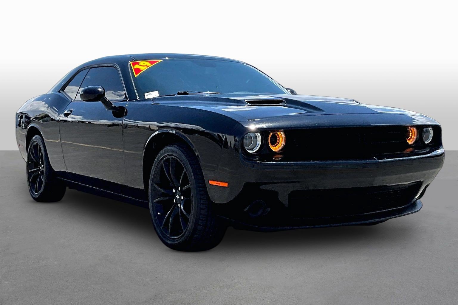Used 2019 Dodge Challenger SXT RWD image 10