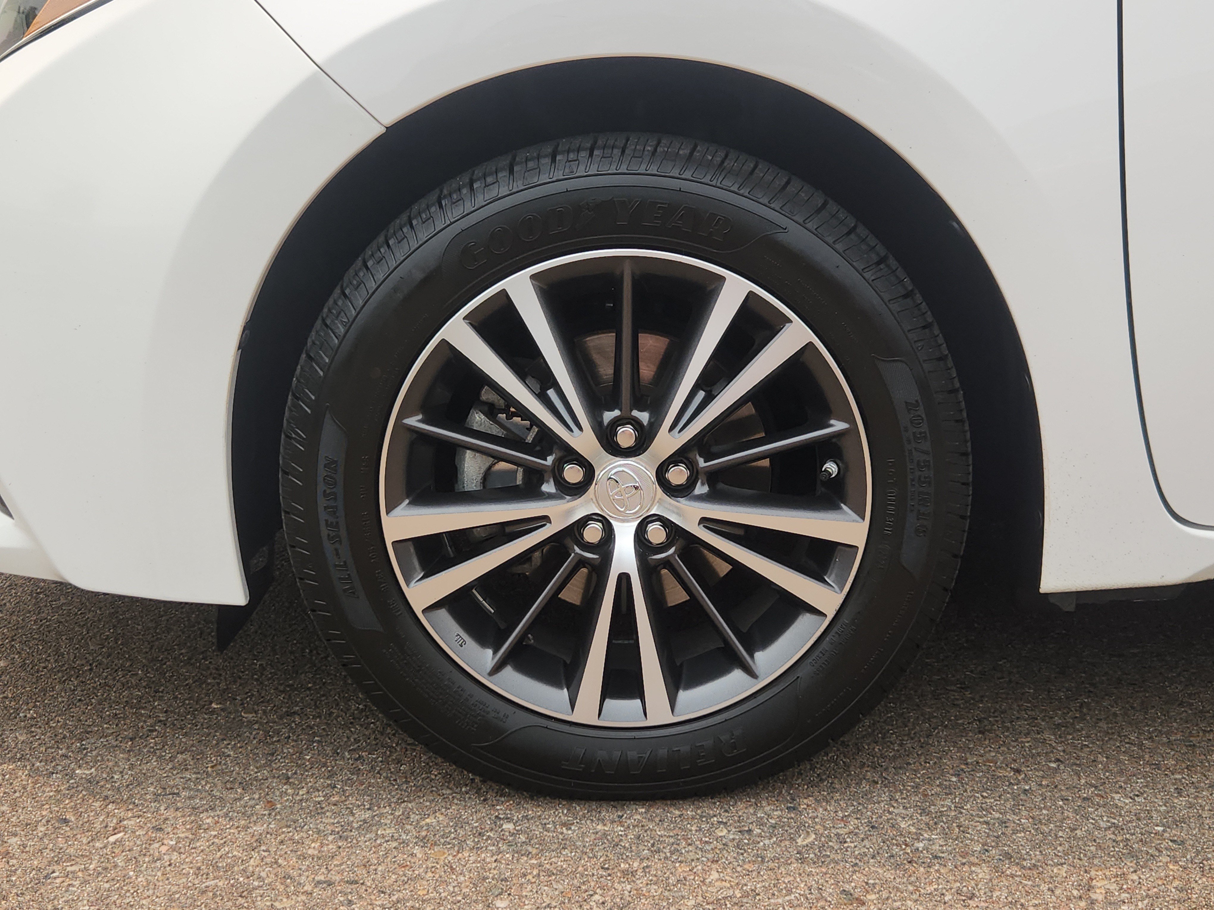 Used 2016 Toyota Corolla LE FWD image 17