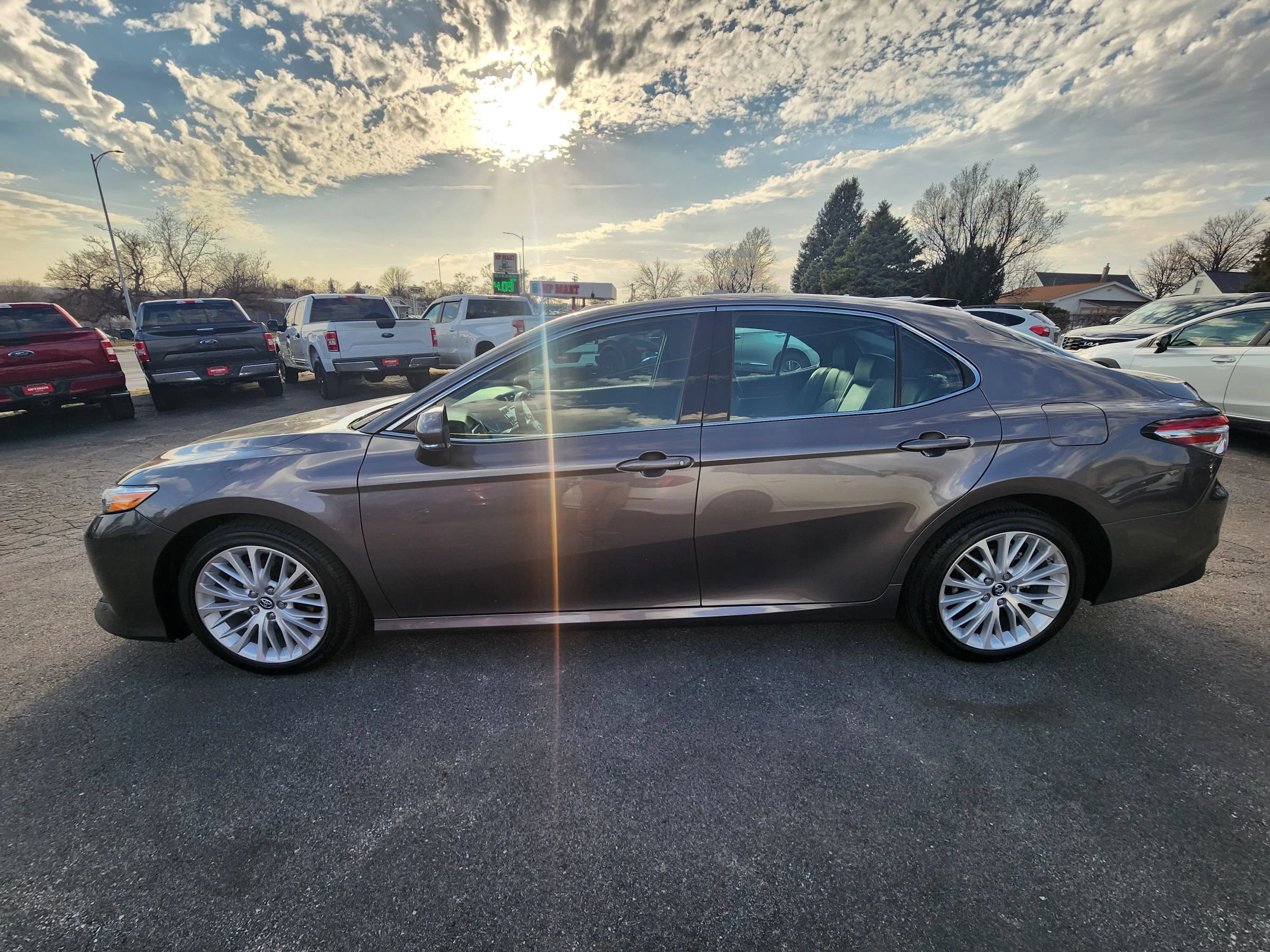 Used 2018 Toyota Camry XLE FWD image 4