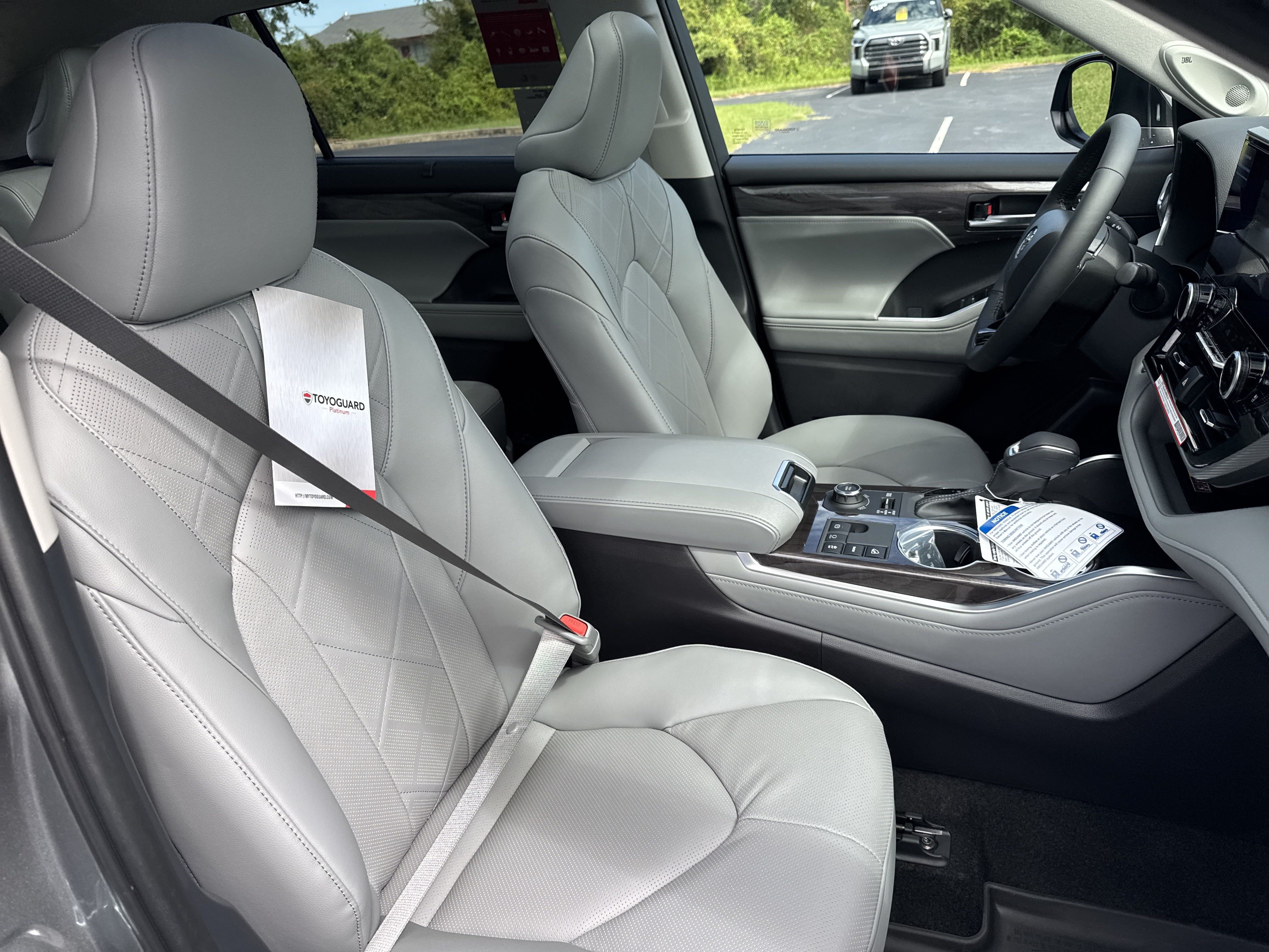 New 2025 Toyota Highlander Platinum AWD/4WD image 38