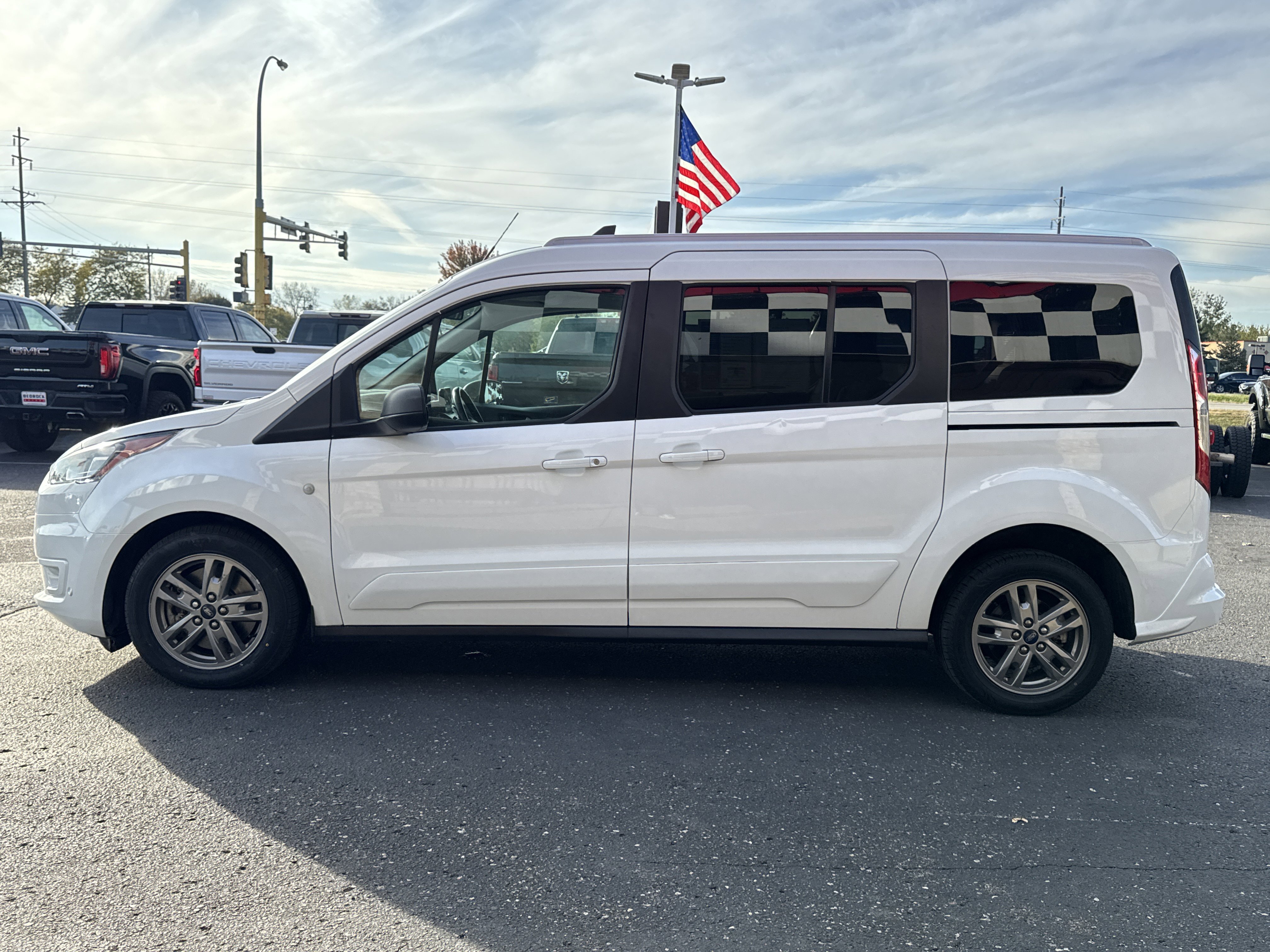 Used 2022 Ford Transit Connect XLT image 4