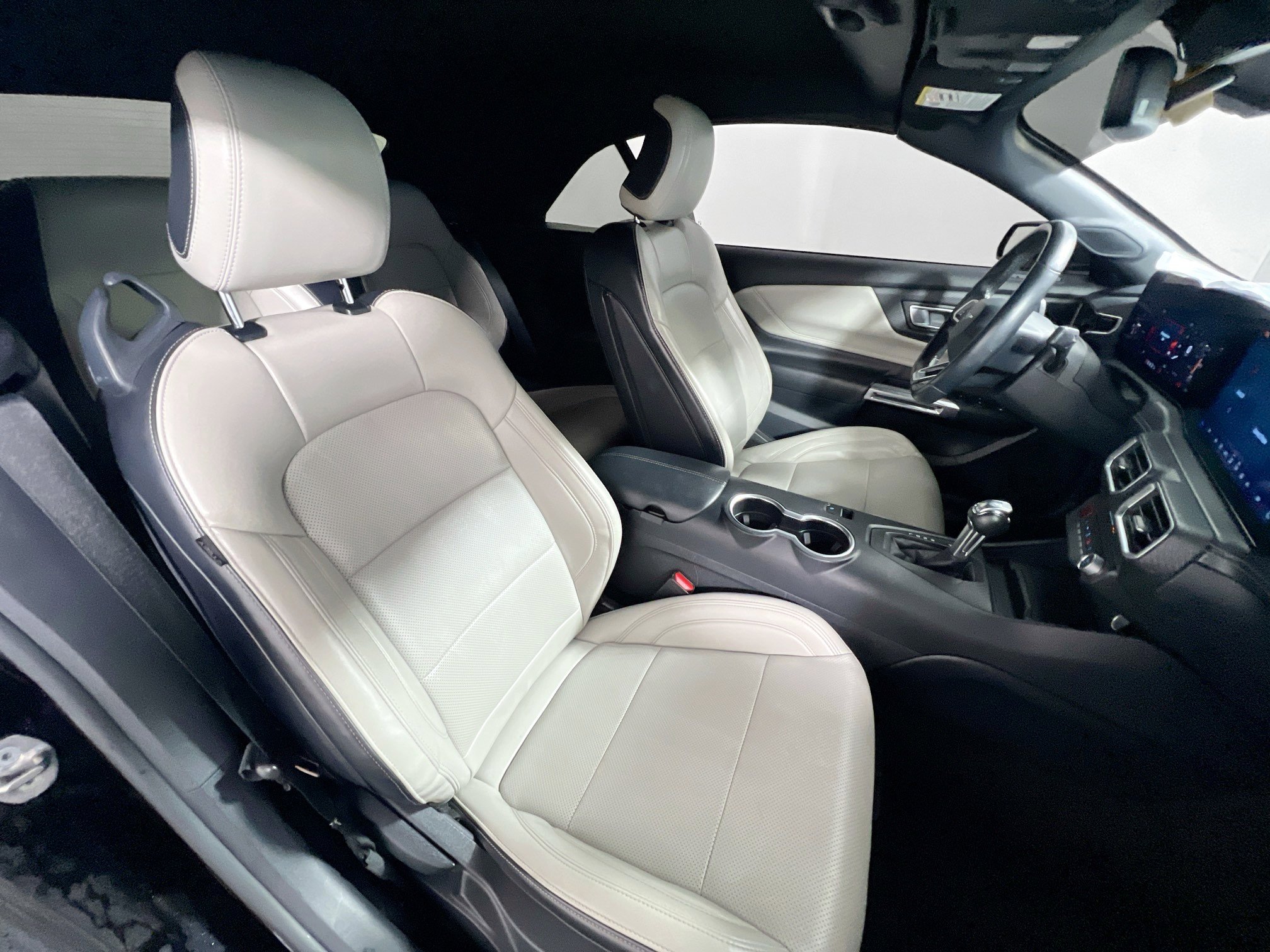 Used 2024 Ford Mustang Premium RWD image 30