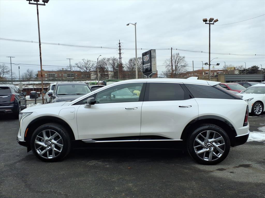 Certified 2025 Cadillac Optiq Luxury 1 w/ LPO, Floor Liner Package image 8