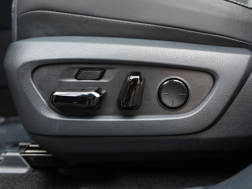 Used 2026 Lexus RX 450h AWD w/ Convenience Package image 24