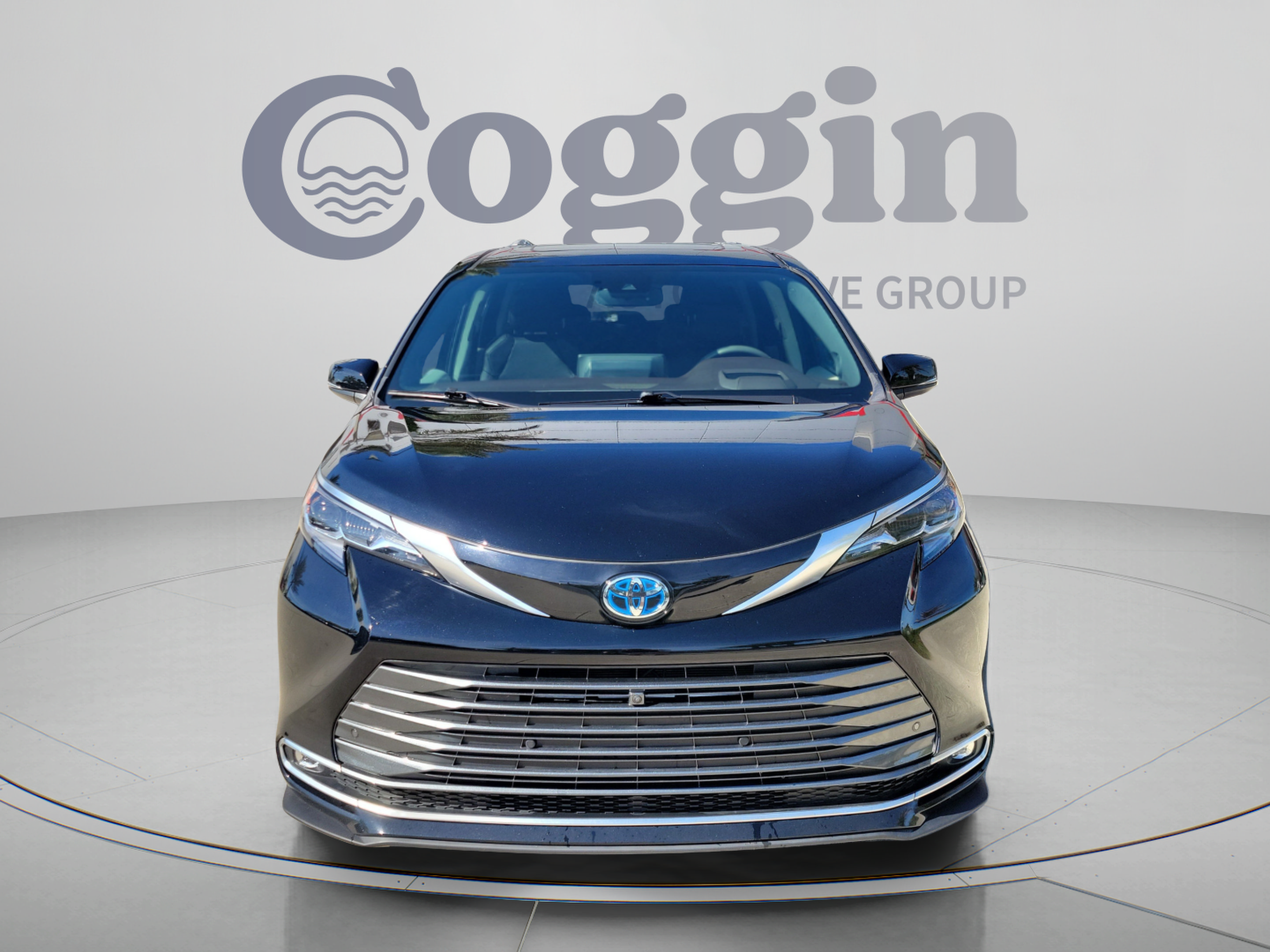 Certified 2024 Toyota Sienna Platinum FWD image 5