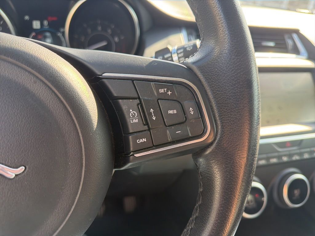 Used 2018 Jaguar E-PACE SE image 11