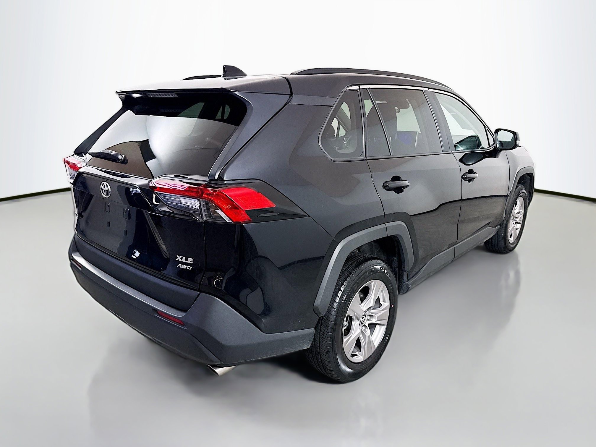 Used 2025 Toyota RAV4 XLE image 7