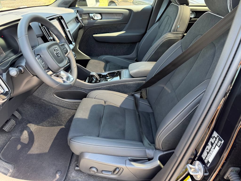 Certified 2023 Volvo C40 P8 Recharge Ultimate AWD/4WD image 3