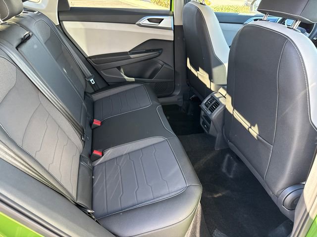 New 2025 Volkswagen Taos SE image 20