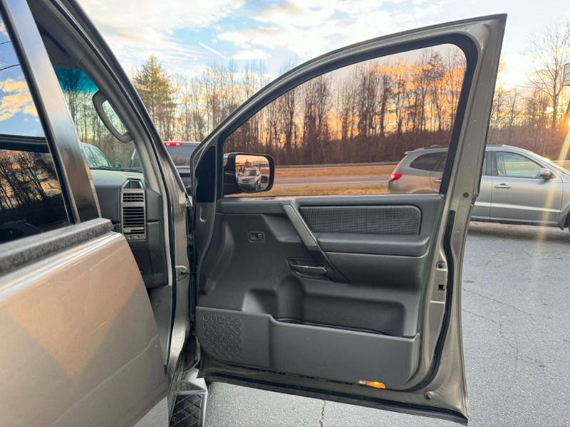 Used 2006 Nissan Armada SE w/ (X01) Leather Pkg image 14