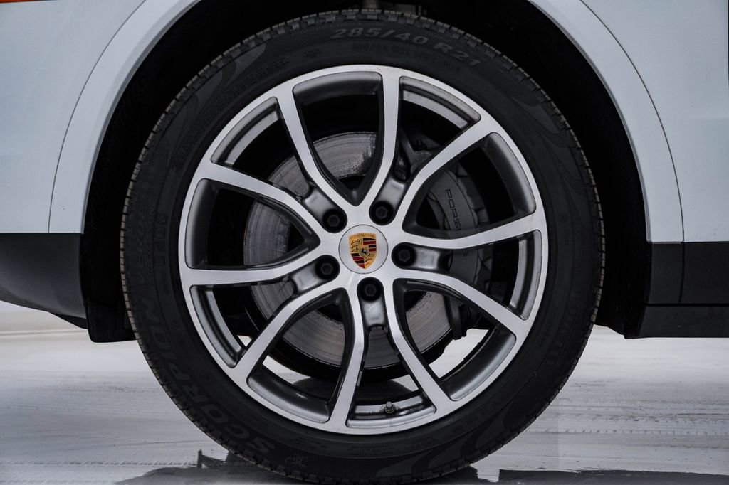 Certified 2023 Porsche Cayenne S Platinum image 13