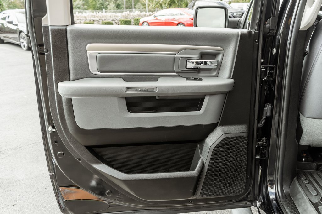 Used 2019 RAM 1500 Classic SLT w/ Black Appearance Group image 29