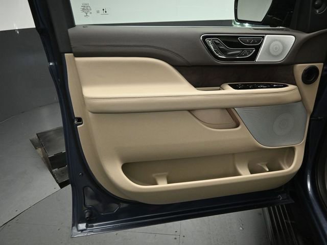 Used 2023 Lincoln Navigator Reserve image 21