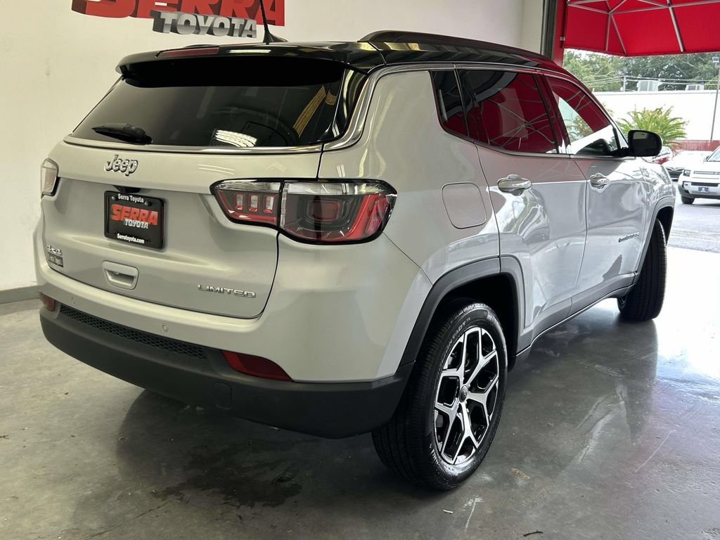 Used 2025 Jeep Compass Limited AWD/4WD image 3