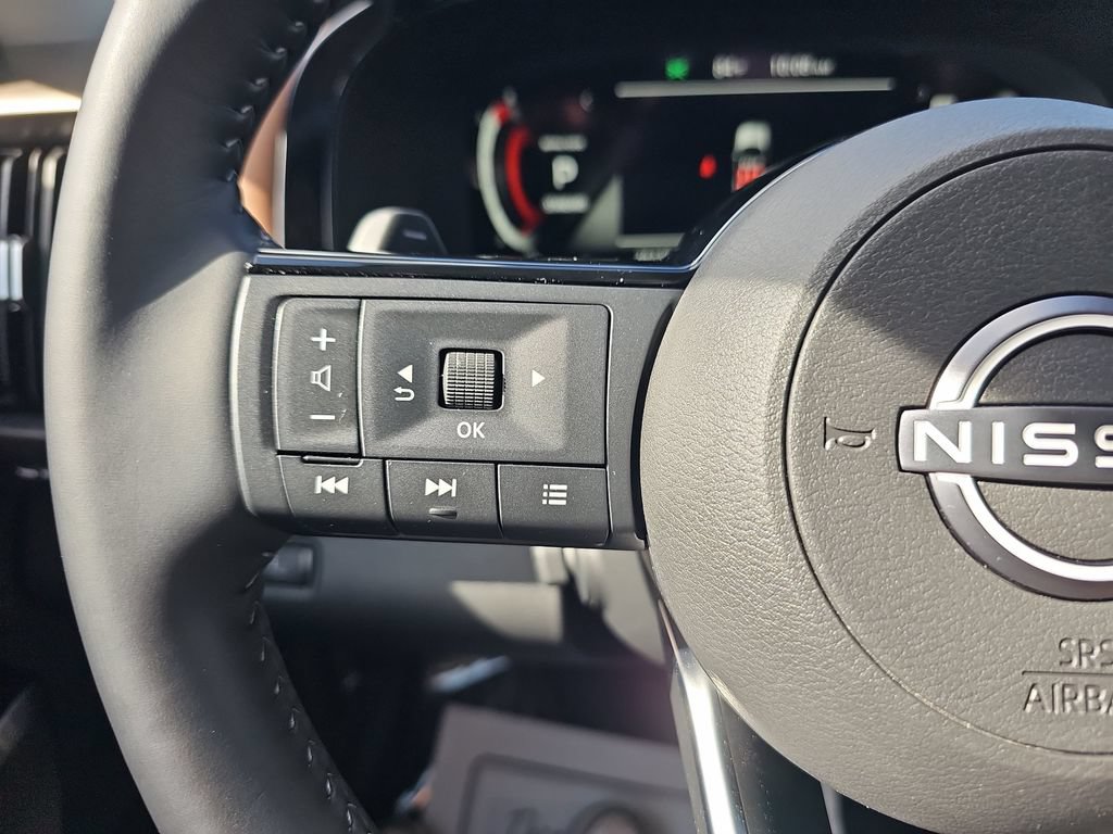 Used 2025 Nissan Pathfinder Platinum w/ Cargo Package FWD image 17