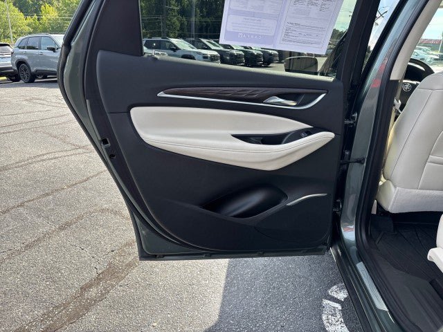 Used 2022 Buick Enclave Avenir w/ Trailering Package, 5000 lbs. FWD image 31