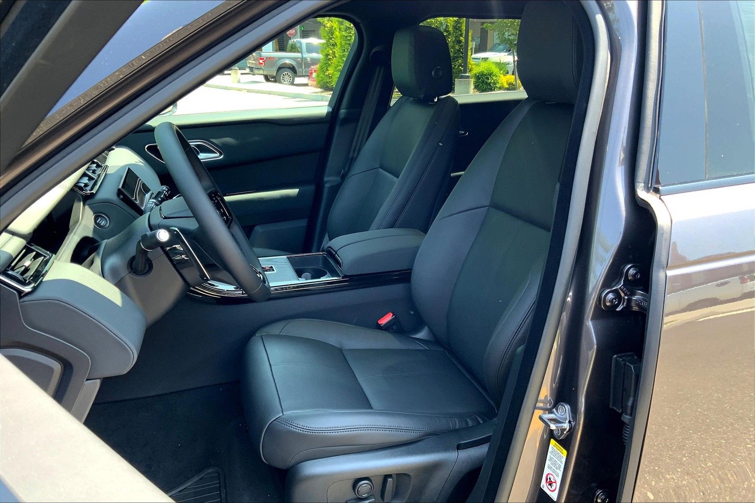 New 2026 Land Rover Range Rover Velar Dynamic SE image 9