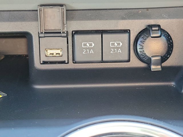 Used 2020 Toyota Highlander XLE image 22