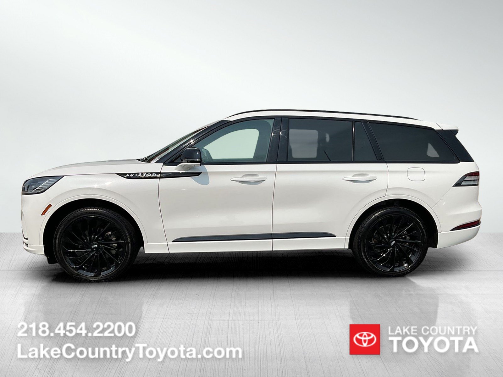 Used 2025 Lincoln Aviator Reserve w/ Equipment Group 201A AWD/4WD image 2