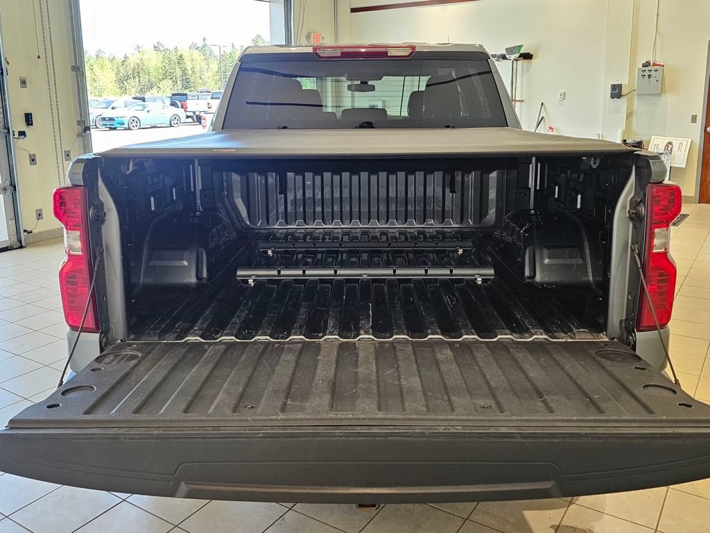 Used 2022 Chevrolet Silverado 1500 LT AWD/4WD image 7