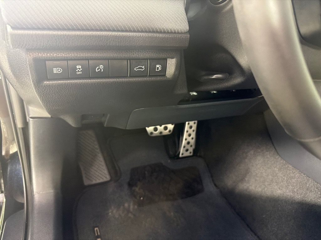 Used 2025 Toyota Camry SE w/ Convenience Package FWD image 14