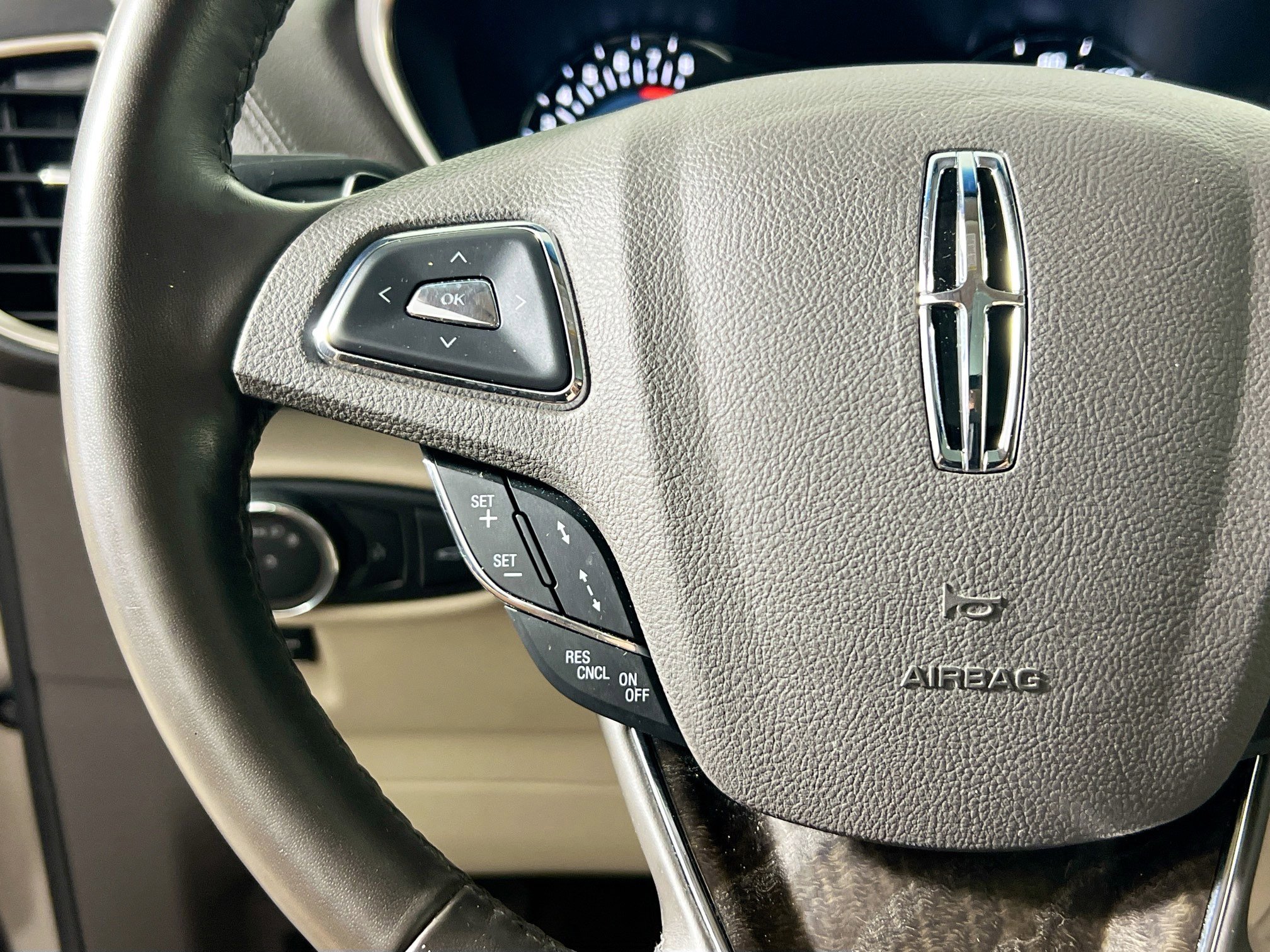 Used 2018 Lincoln MKX Reserve w/ Driver Assistance Package image 18