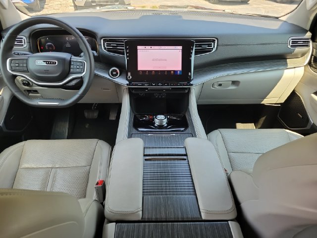 Used 2024 Jeep Wagoneer Series II w/ Flexible Seating Group RWD image 10