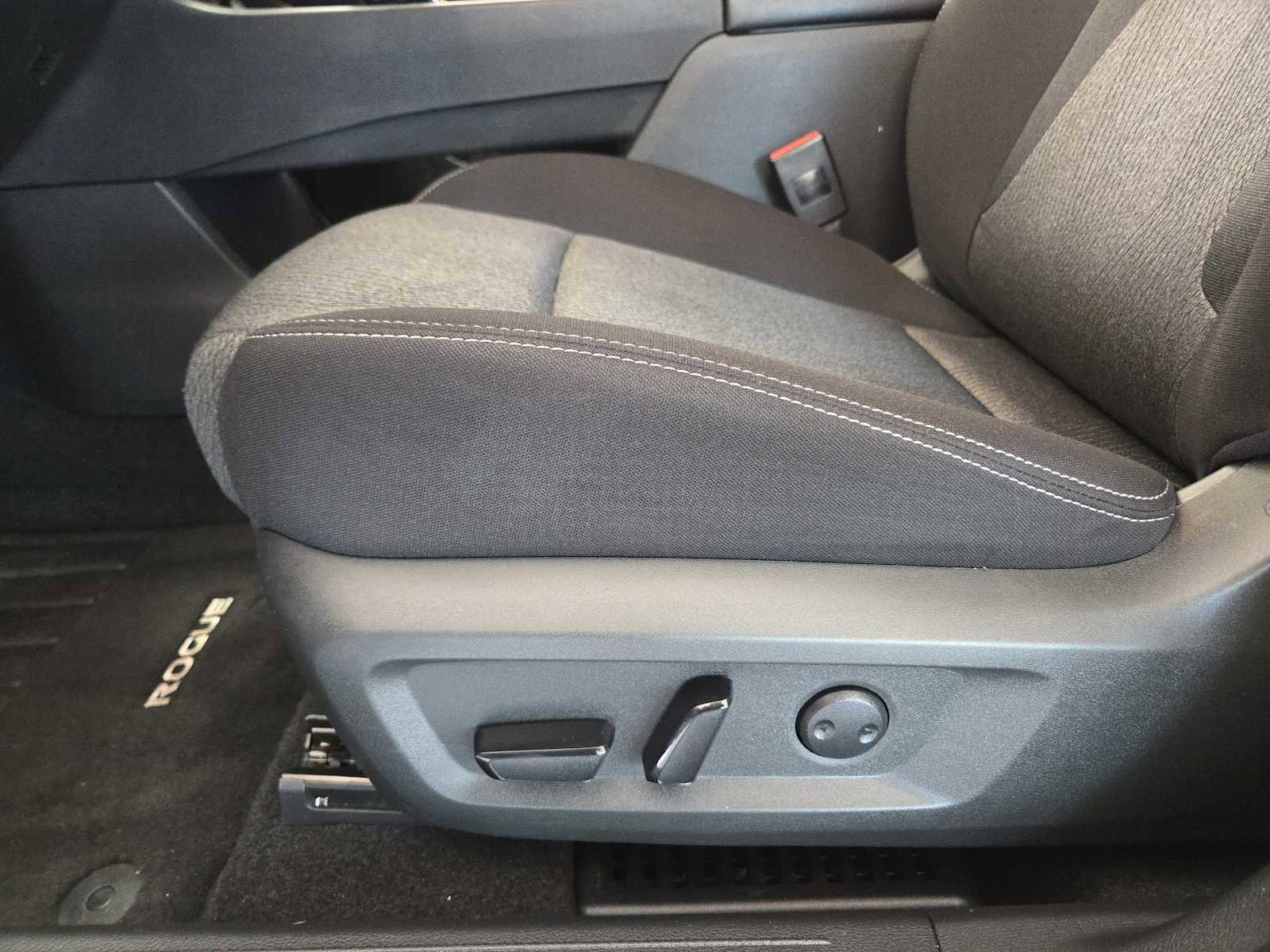Used 2024 Nissan Rogue SV FWD image 22